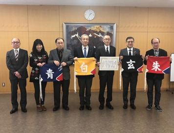団旗贈呈 団旗贈呈
